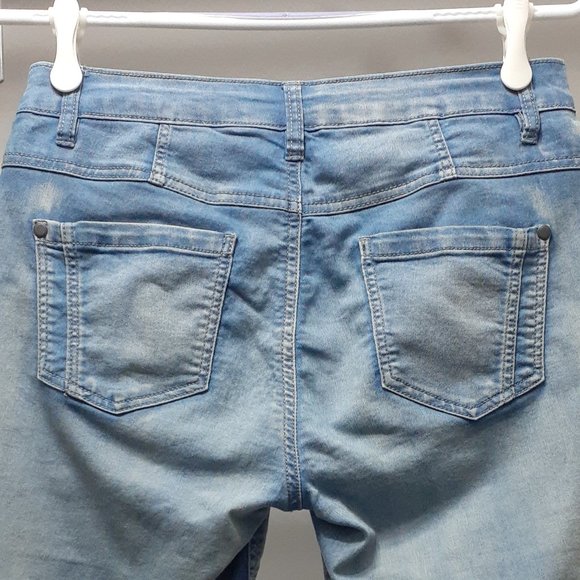 Denim Capris with a washed out look - Picture 2 of 2